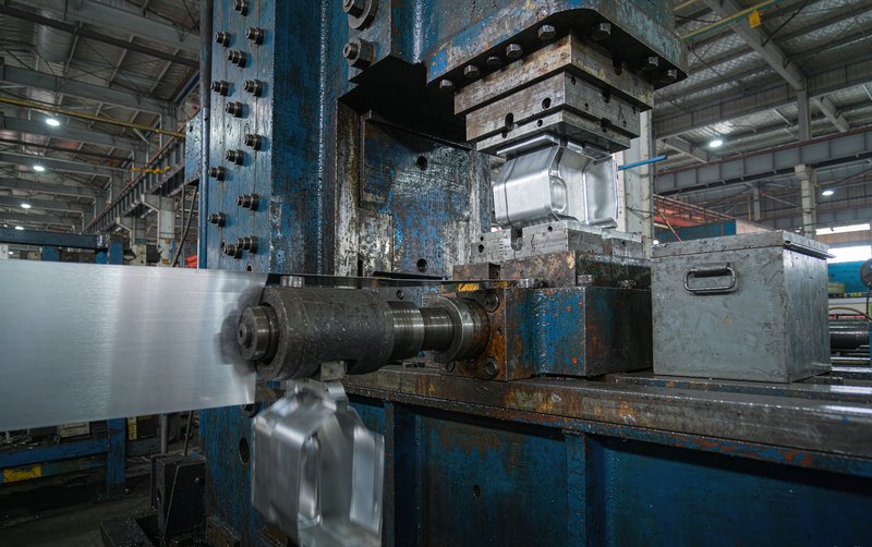 Quality control tensile testing of 5052 aluminum alloy at HXM laboratory