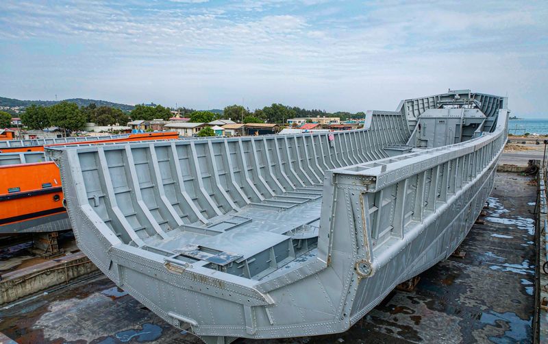 Marine grade 5052 aluminum alloy boat hull under construction