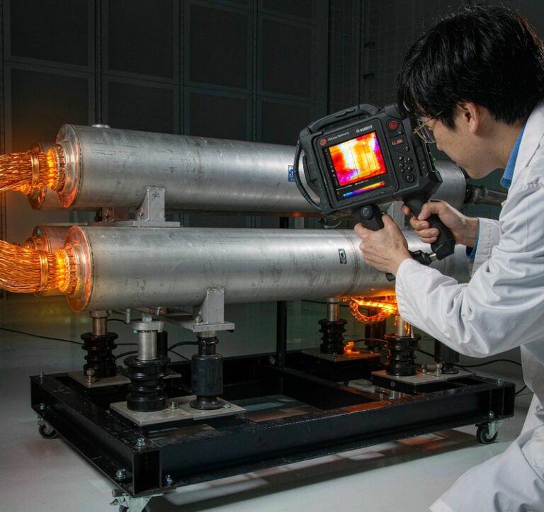 Aluminum busbar ampacity testing in electrical laboratory with thermal camera measurement