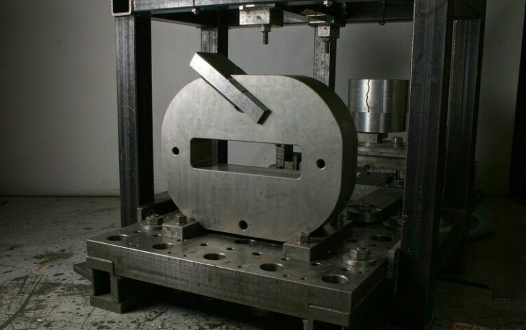 7075-T7351 aluminum fracture toughness compact tension specimen for aerospace damage tolerance testing